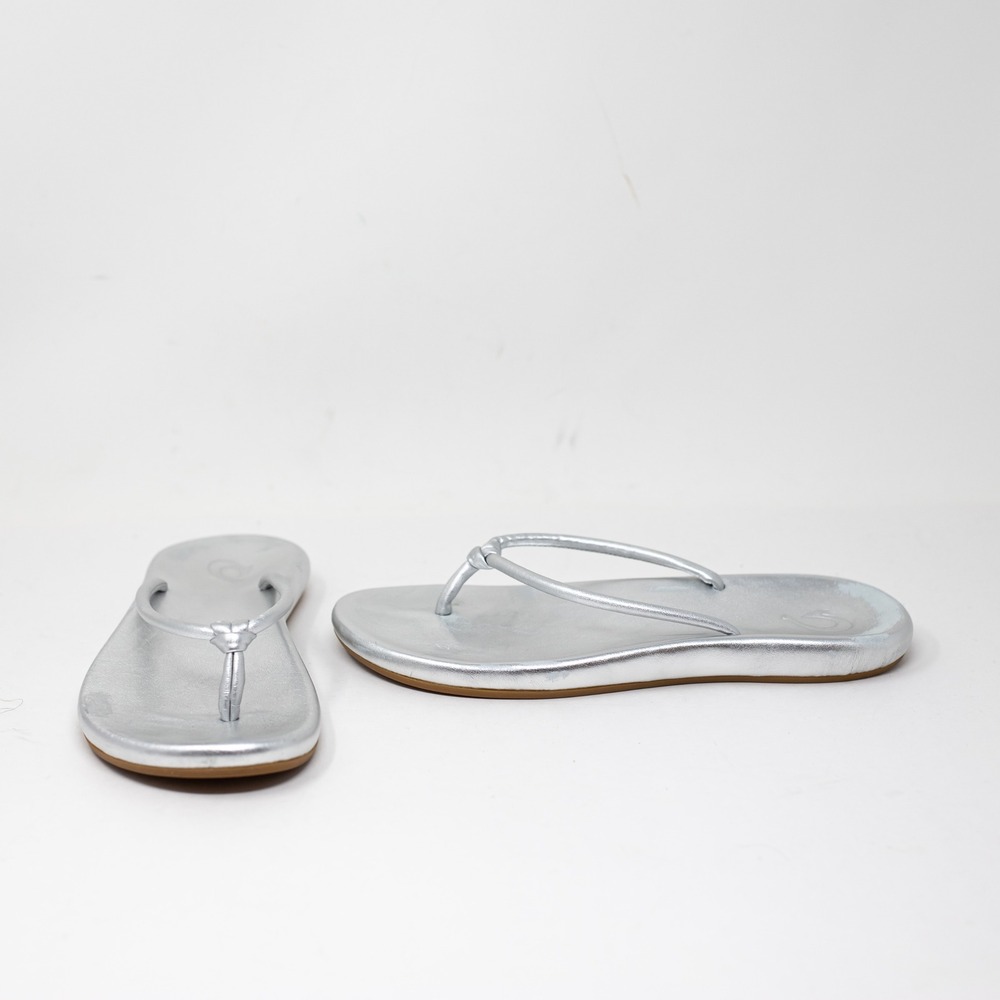 NEW OluKai Women's Huawai Genuine Leather Flat Sandals Shoes Metallic Silver 7